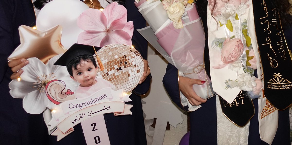 malifebea's tweet photo. صحباتي خريجات 🩵🩵🩵🩵 https://t.co/an1fRru9ra