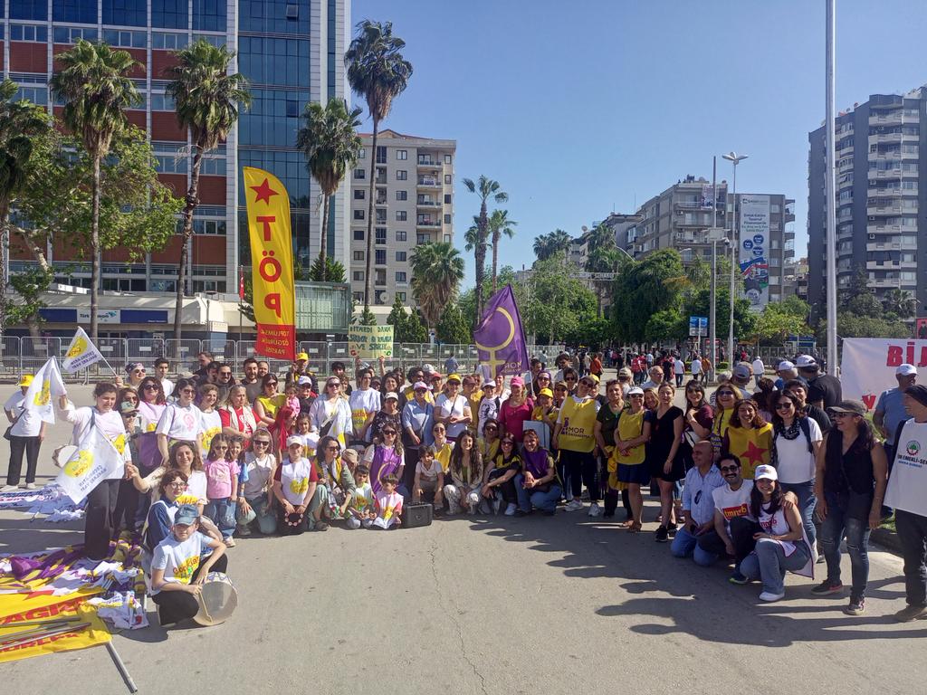 AdanaToplumsal's tweet photo. Yaşasın 1 Mayıs!
Bijî Yek Gulan!
Tıhya Evvel İyyar!

#1Mayıs 
#1Mayıs2026 https://t.co/O5TlauagTx