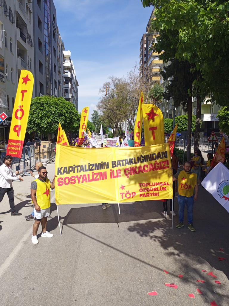 AdanaToplumsal's tweet photo. Yaşasın 1 Mayıs!
Bijî Yek Gulan!
Tıhya Evvel İyyar!

#1Mayıs 
#1Mayıs2026 https://t.co/O5TlauagTx