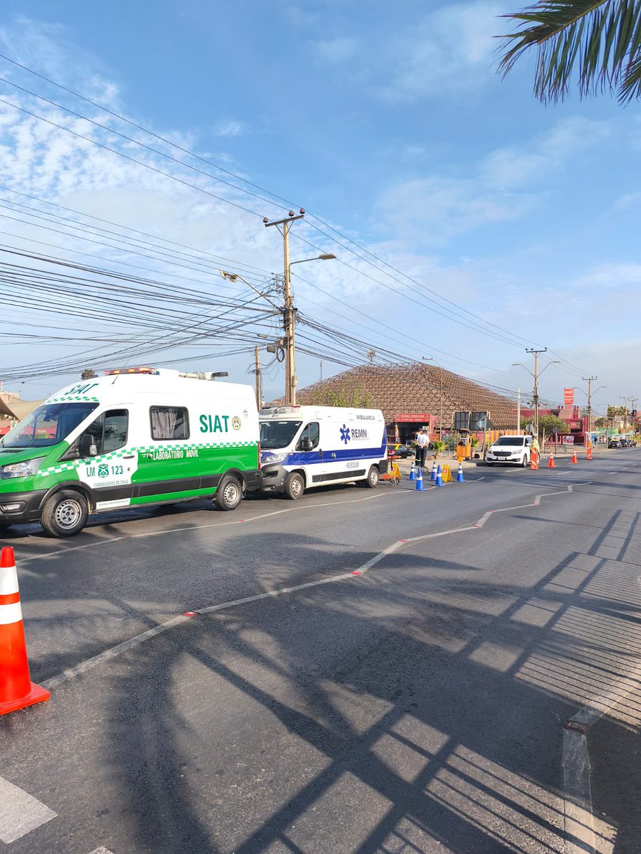 CarabArica's tweet photo. Servicios preventivos en este fin de semana despliega Carabineros de la #Siat, junto a #Senda en terminal de buses nacional e internacional para fiscalizar condiciones de las máquinas, documentación y retirar de circulación a conductores bajo los efectos de las drogas o alcohol.
Respeta las normas del tránsito ¡¡SIEMPRE!!