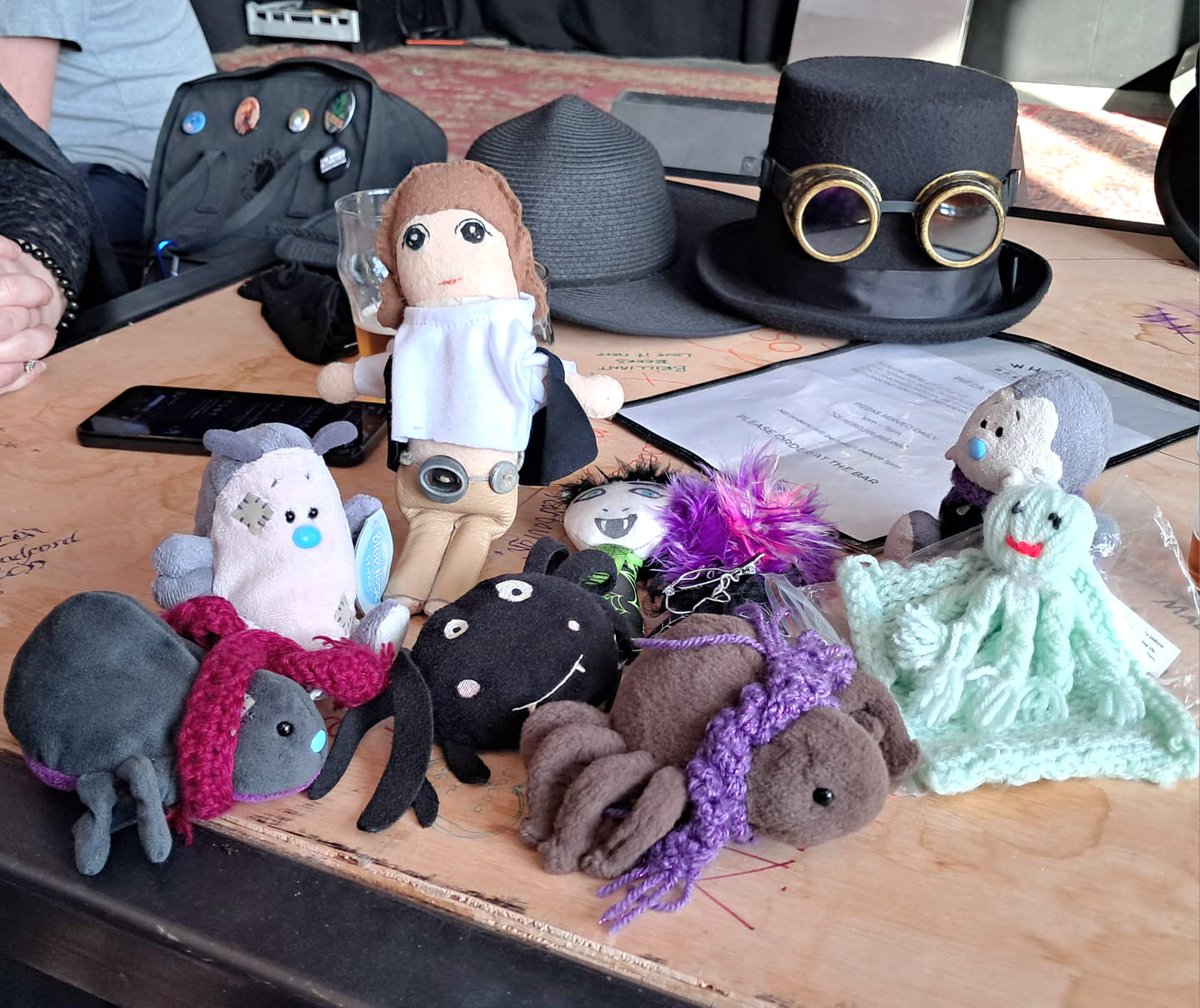 webster8_legs's tweet photo. Having fun!! #WhitbyGothWeekend #TravelsWithWebster https://t.co/LQjb1yzhvz