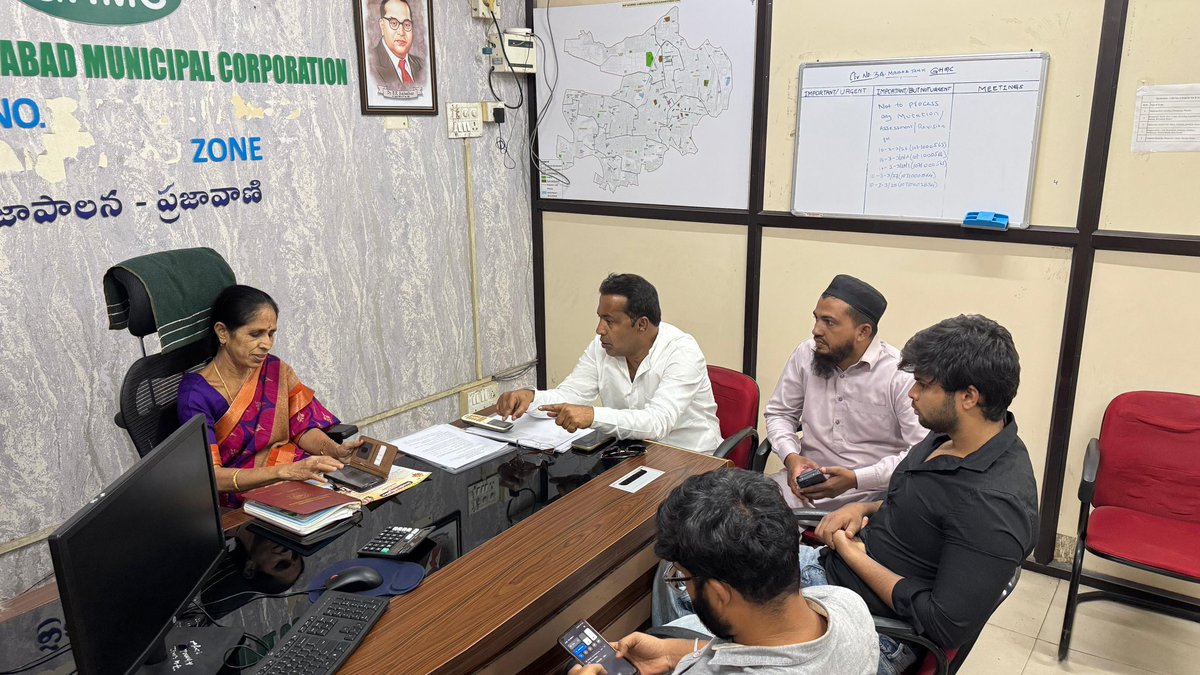 ZafarCorporator's tweet image. On the Instructions of @aimim_national #President @asadowaisi sb &amp;amp; @Md_MajidHussain sb,

O Visited GHMC Office Khairatabad &amp;amp; Held Meeting with Masab Tank #Deputy #Commissioner (DC) Shoba Shanker Regarding pending Development works and sanitation issues of Mallepally Division