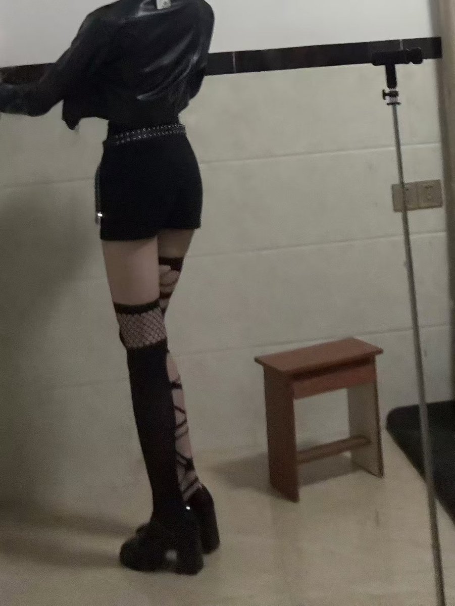 榨精母驴小静 tweet media