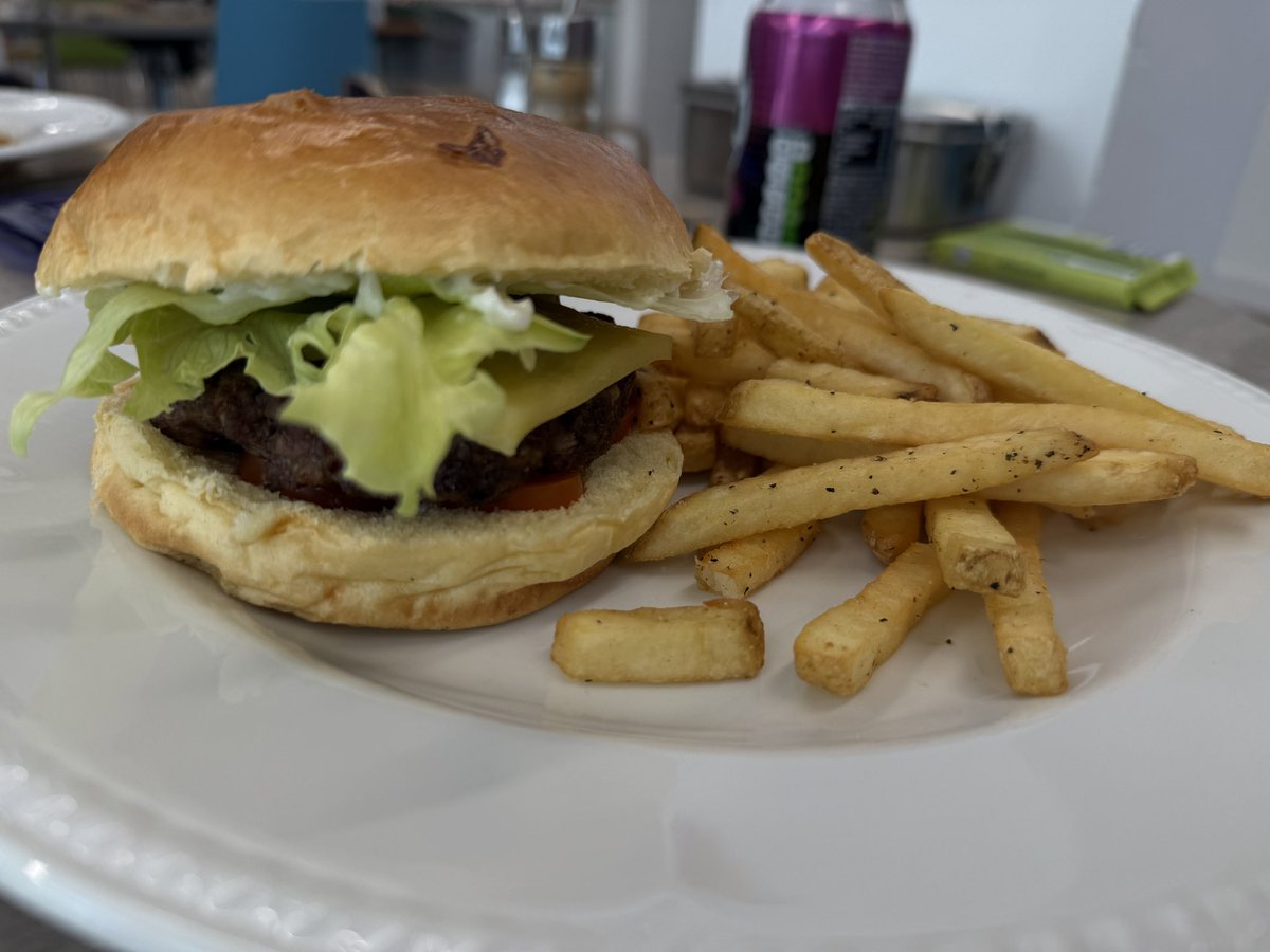 mrwebleyteach's tweet image. Our @HarrogateColl hospitality learners showcasing their burger making skills this beautiful sunny Friday! Bravo all 👏👏 #food #harrogate