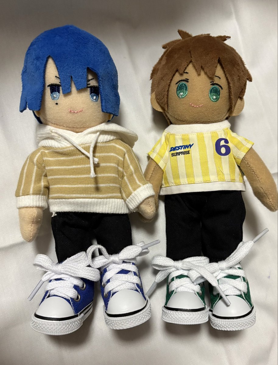 otaku_obasan's tweet image. 先日のBGSで次男真斗をお迎えし、
本日次男セシルをお迎えしてしまいました😅
次男セシル、ちょっと首がかしいでいて目が合っちゃったんだよなぁ☺️
カワイイ💙💚

そして、事前の抽選で全落ちだったカップケーキをキャンセルの抽選で買えました😆
感謝🙏感謝😊✨

#うたプリ
#BGS