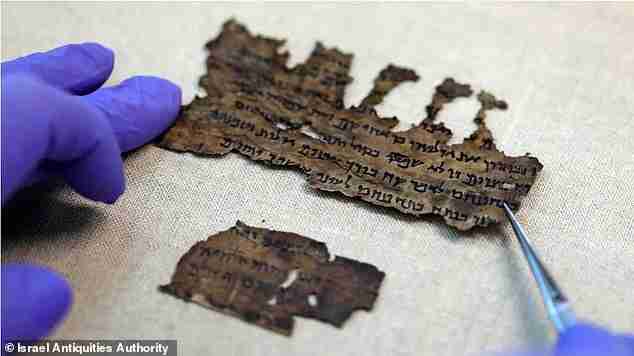 thandojo's tweet image. #Bible scrolls from era of Jesus hailed as 'greatest archaeological discovery of all time' unveiled.The rare #Isaiah manuscript was copied by scribes around the 1st century AD and written in #ancient #Hebrew on leather,