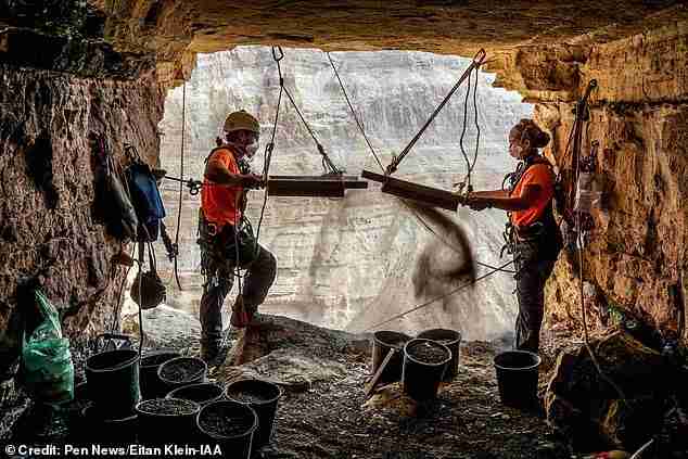 thandojo's tweet image. #Bible scrolls from era of Jesus hailed as 'greatest archaeological discovery of all time' unveiled.The rare #Isaiah manuscript was copied by scribes around the 1st century AD and written in #ancient #Hebrew on leather,