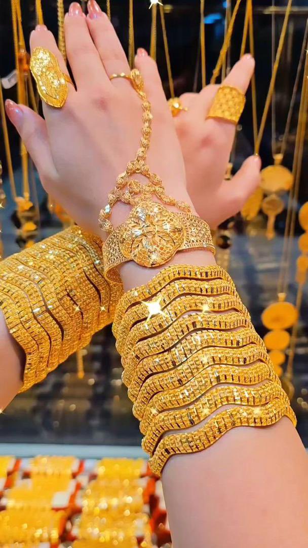 Amira Luxury tweet media