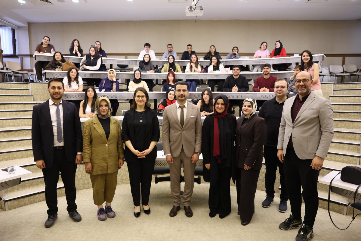 🔵 KÜYMER tarafından düzenlenen, “Üstün Yeteneklilerin Eğitimi: BİLSEM’den Deneyimler” başlıklı söyleşimizi gerçekleştirdik. Şahinbey Bilim ve Sanat Merkezi’nden deneyimli eğitimcilerin katılımıyla, BİLSEM deneyimlerinin öğrencilerimizle paylaşıldığı güzel bir buluşma oldu ✨🪁