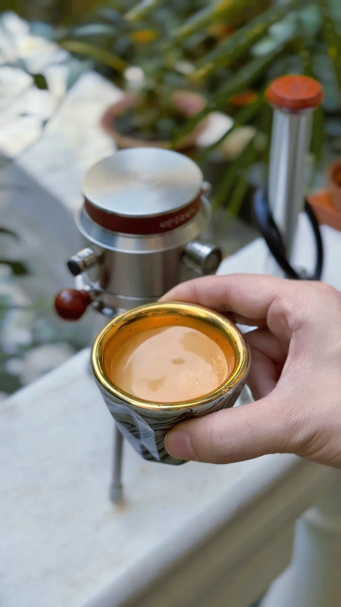 RUNNNNCoffee's tweet image. 庭でのんびりコーヒー☀️気づいたら、ぼーっとしてる☕️ #UPTANK #coffee #外カフェ #エスプレッソマシン #espresso #espressomachine #コーヒー好き #コーヒー好きと繋がりたい #コーヒーのある暮らし #coffeevibes