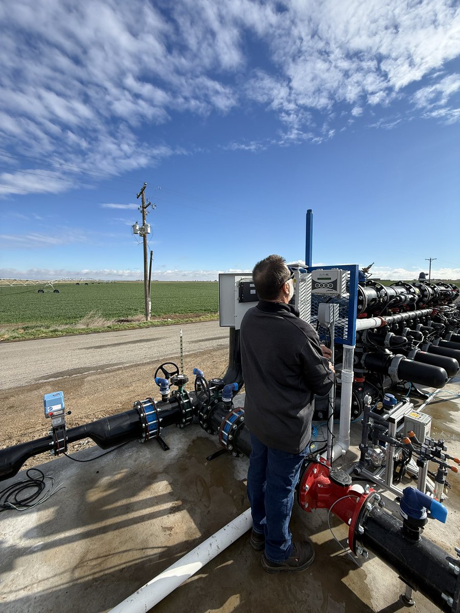 NetafimUSA's tweet photo. First-ever manure pivot project in Idaho. Featuring AlphaApollo™ and digital farming with GrowSphere™ plus a patented manure blending solution to support precision nutrient application. With Aqua Irrigation and J3 Dairy. #NetafimNorthAmerica #GrowMoreWithLess https://t.co/EvDQGyglfe
