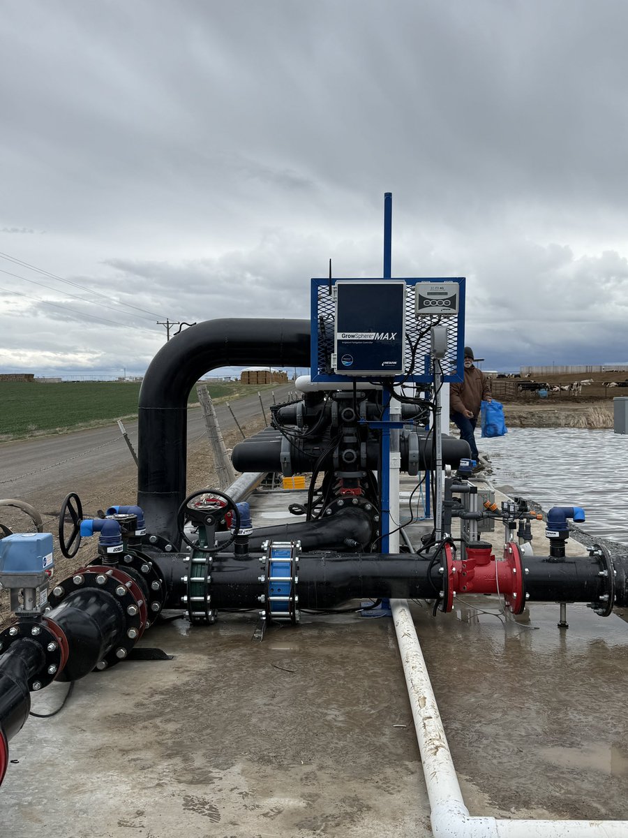NetafimUSA's tweet photo. First-ever manure pivot project in Idaho. Featuring AlphaApollo™ and digital farming with GrowSphere™ plus a patented manure blending solution to support precision nutrient application. With Aqua Irrigation and J3 Dairy. #NetafimNorthAmerica #GrowMoreWithLess https://t.co/EvDQGyglfe