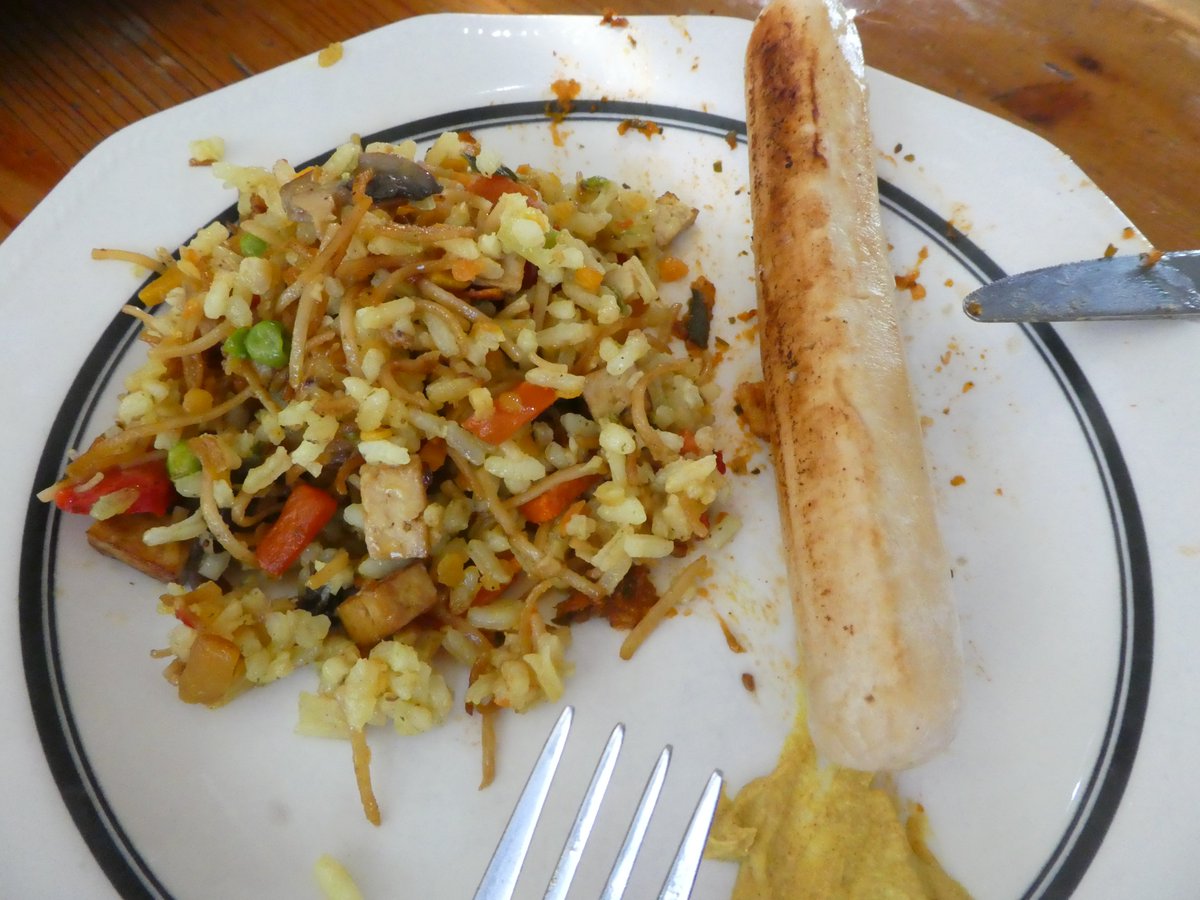Katzenmensch4's tweet image. Restenwertung mit Wurst. #Vegan
Gestern Abend.