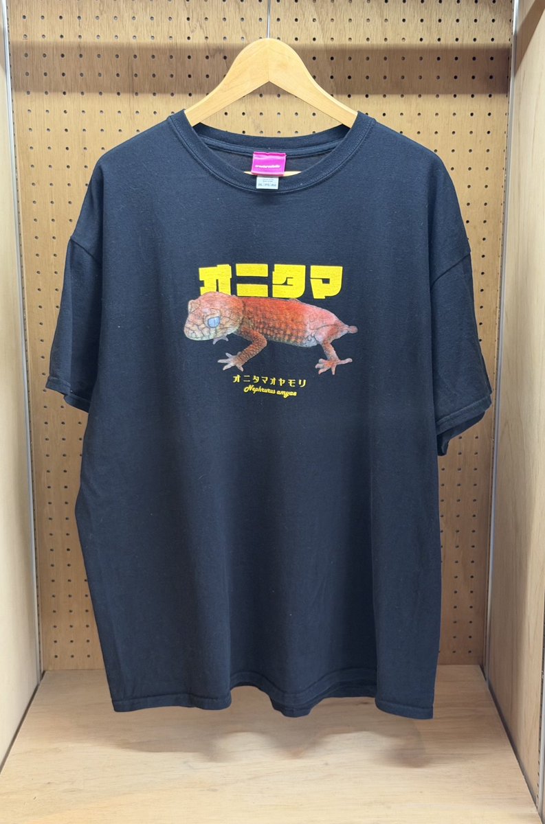 Creatursholic_0's tweet photo. 〜商品紹介〜
オニタマTシャツ
ｻｲｽﾞ110〜XXL
かっこいい見た目をしているのに、しっぽはとってもキュート♡ ギャップ満載のオニタマTシャツです！#オニタマTシャツ #オニタマオヤモリ https://t.co/sanCs8Aslk