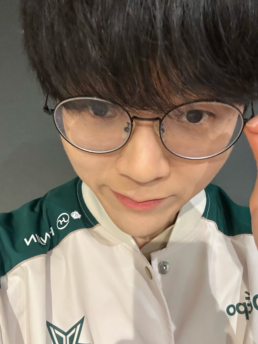 bbang1567's tweet image. 오늘 POM의 얼빡 셀카 🐻 
흔들려서 아쉬우니까 또 이겨서 또 찍어주라 🙏🏻

#Teddy #테디