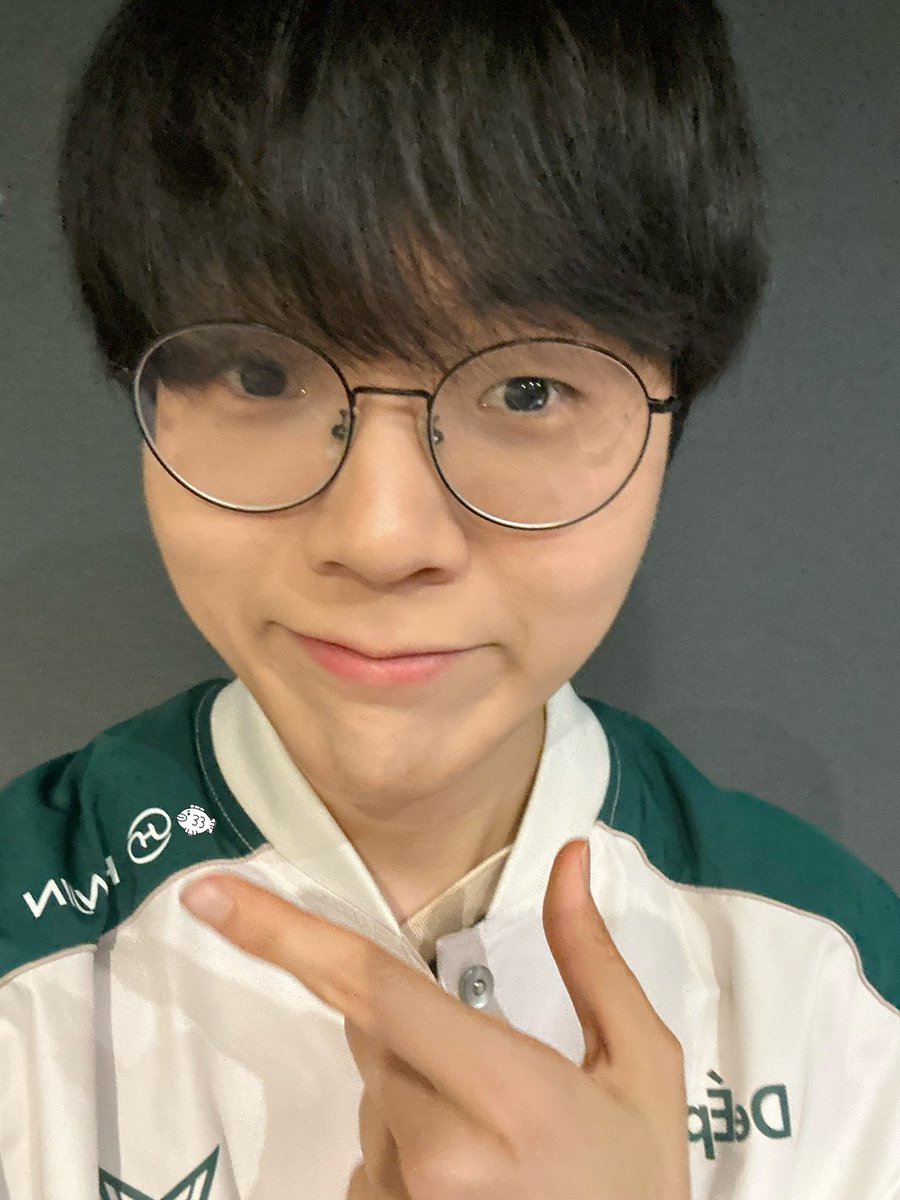 bbang1567's tweet image. 오늘 POM의 얼빡 셀카 🐻 
흔들려서 아쉬우니까 또 이겨서 또 찍어주라 🙏🏻

#Teddy #테디
