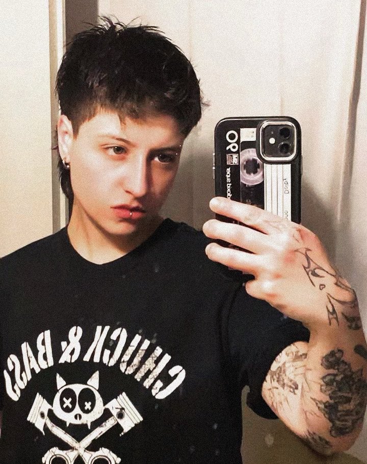 spiderdykke's tweet photo. trying to start my career as a blue collar butch, send positive thoughts https://t.co/ClW0AyUPtQ