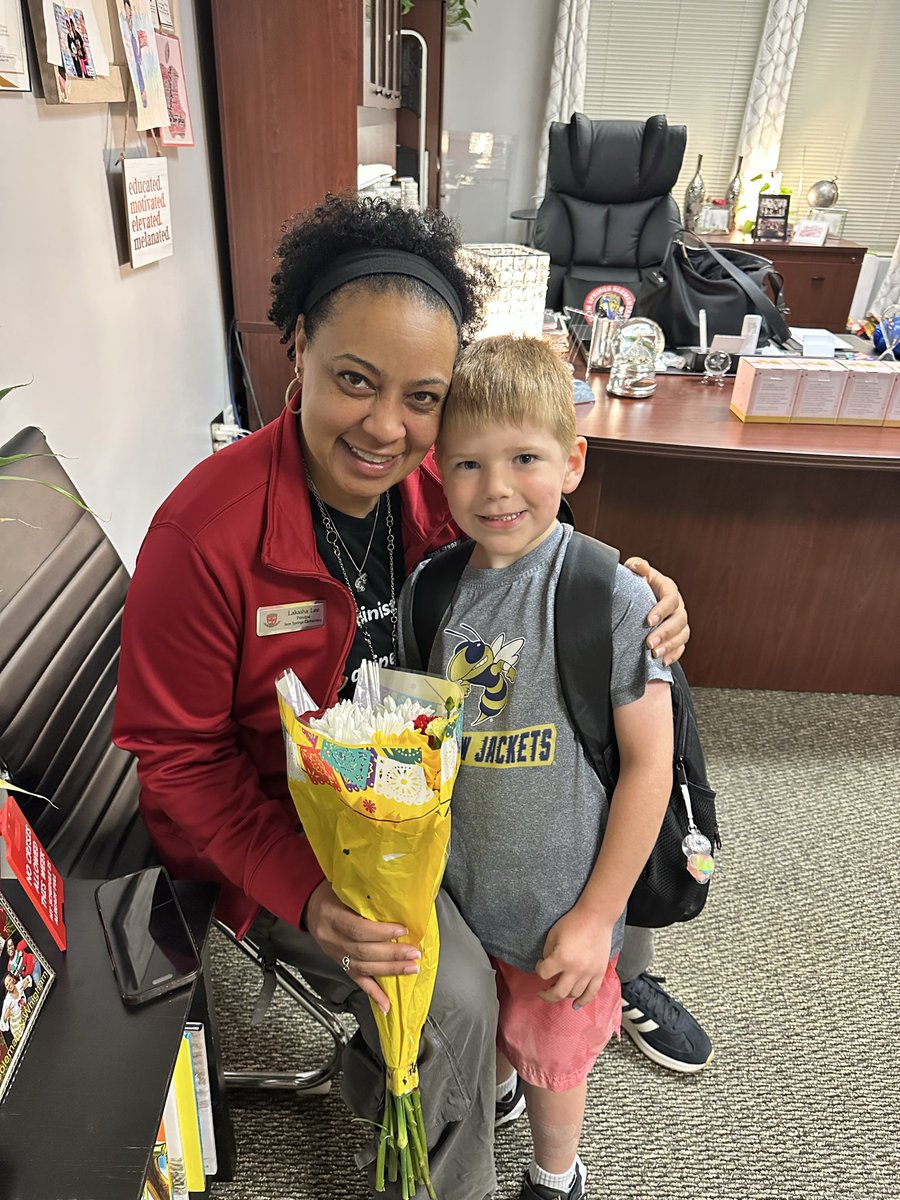 MsSabers's tweet photo. HAPPY PRINCIPAL DAY to our very own, Principal Lee! She loves with her whole heart, she pushes us all to achieve, and she leads with her Hawks in mind. We are so grateful for her ❤️ @IsonSpringsES @alexbatesedu @FultonCoSchools https://t.co/uaet6S0wl0