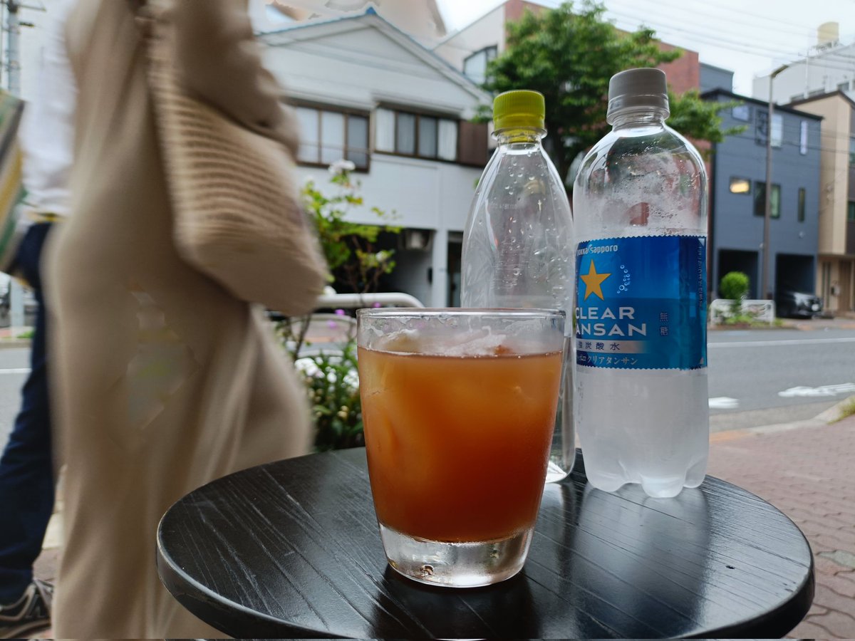 yuion06's tweet photo. 角打ちからしか得られない栄養がある気がする https://t.co/HzZHYSxOPy