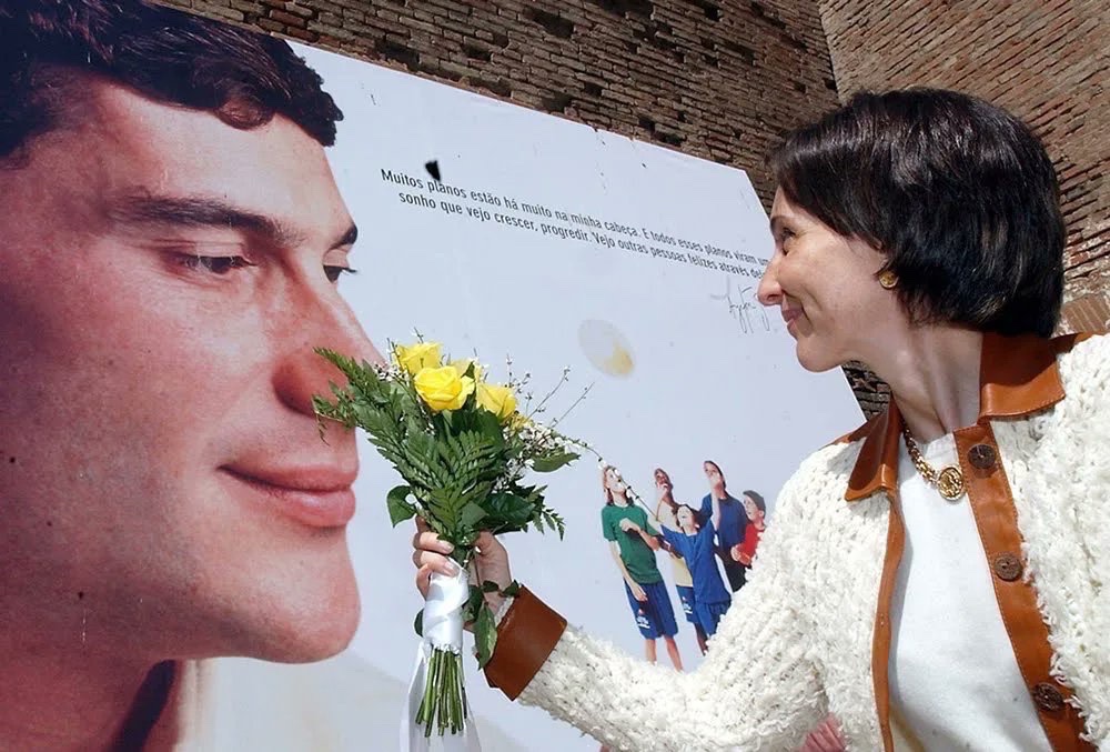 F1_AyrtonSenna's tweet photo. Viviane Senna : “On that morning when he woke up, he asked God to talk to him. He opened the Bible and read a passage which said: God would give him the greatest of all gifts. Which was God himself.”
💔🙏🏻

#AyrtonSenna 
#Imola https://t.co/Y7ge3g4Tco