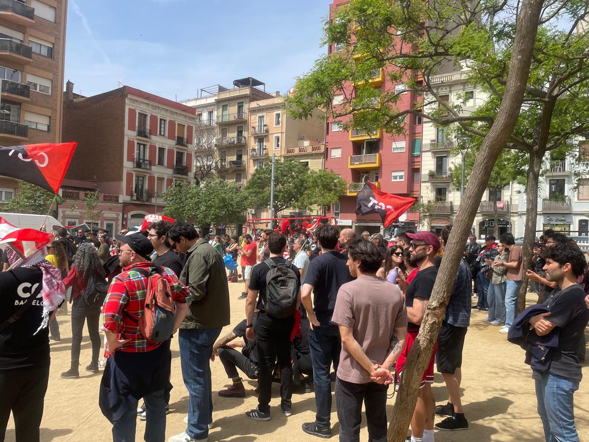 PauSabadell1's tweet photo. Manifestació del dia del treballador per la CGT a Barcelona a la Plaça d'en Joanic.

@ICONNA1 https://t.co/YePi49Ml5Y