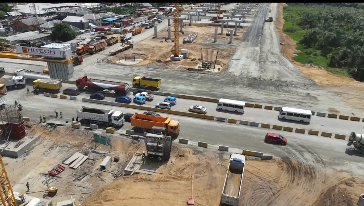 The flyover at the Lagos-Calabar Coastal Highway is moving at serious speed!
Piers are shooting up, major structural works are already taking shape, and what used to be a major traffic bottleneck is transforming fast into a modern interchange.

At this rate, the whole
