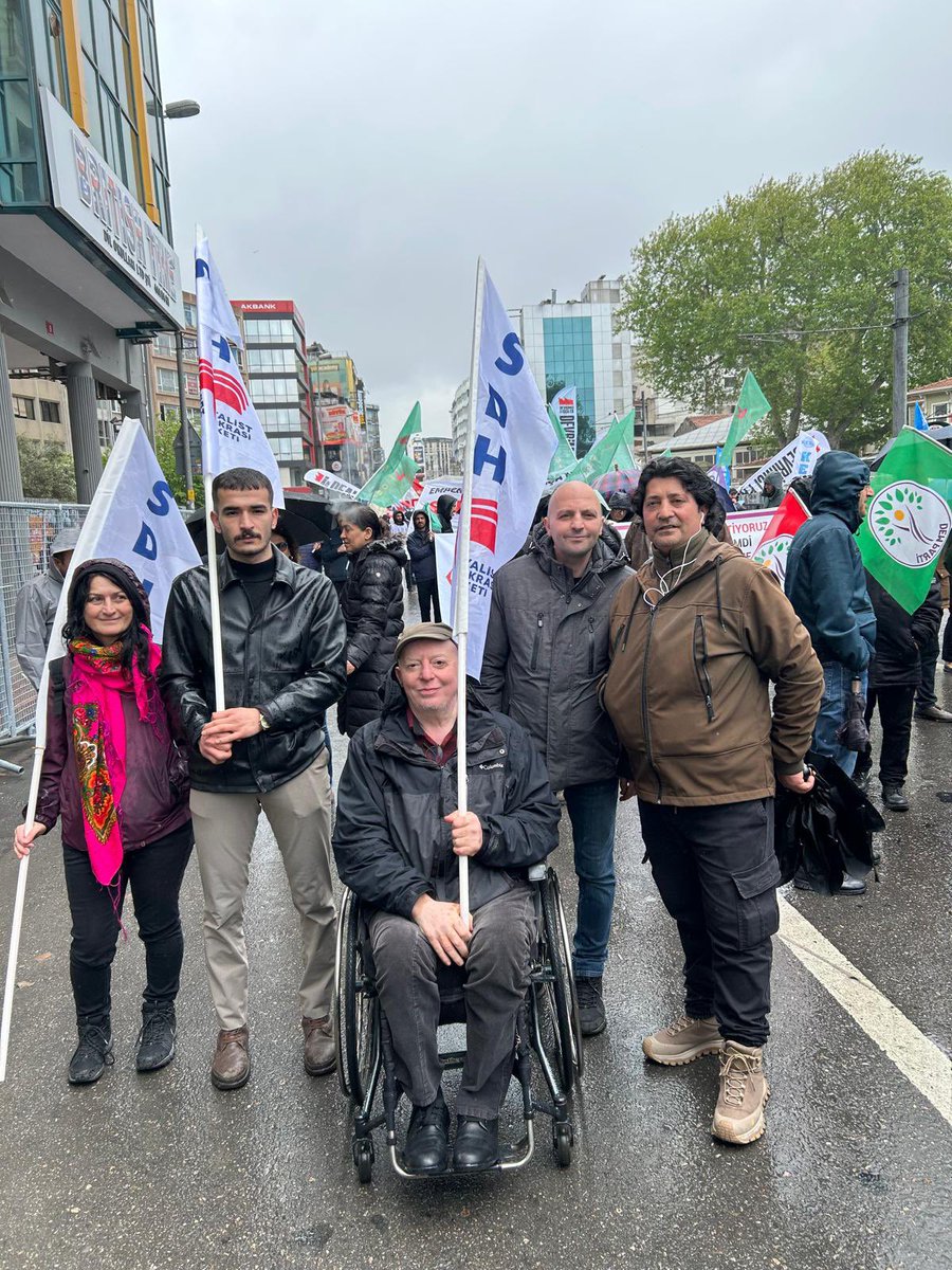 sdhareketi's tweet photo. Sosyalist Demokrasi Hareketi (SDH) olarak 1 Mayıs’ta İzmir ve İstanbul’da alana çıktık.

Özgürlük sokakta, kurtuluş kavgada
İşçilerin birliği, sermayeyi yenecek https://t.co/zwbse1d32W