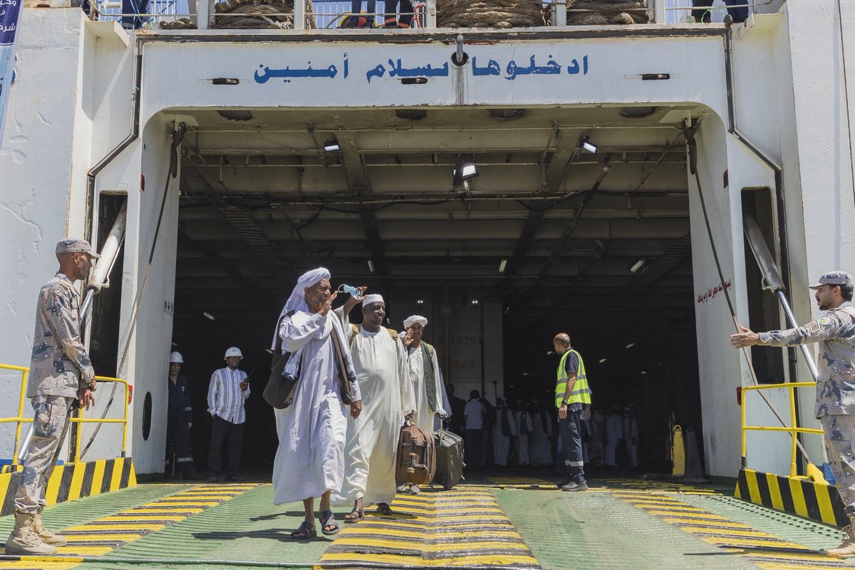 makkahregion's tweet photo. 📸..
قادمون من جمهورية السودان ..
استقبال أولى طلائع ضيوف الرحمن عبر #ميناء_جدة_الإسلامي https://t.co/rUPuKFmetn