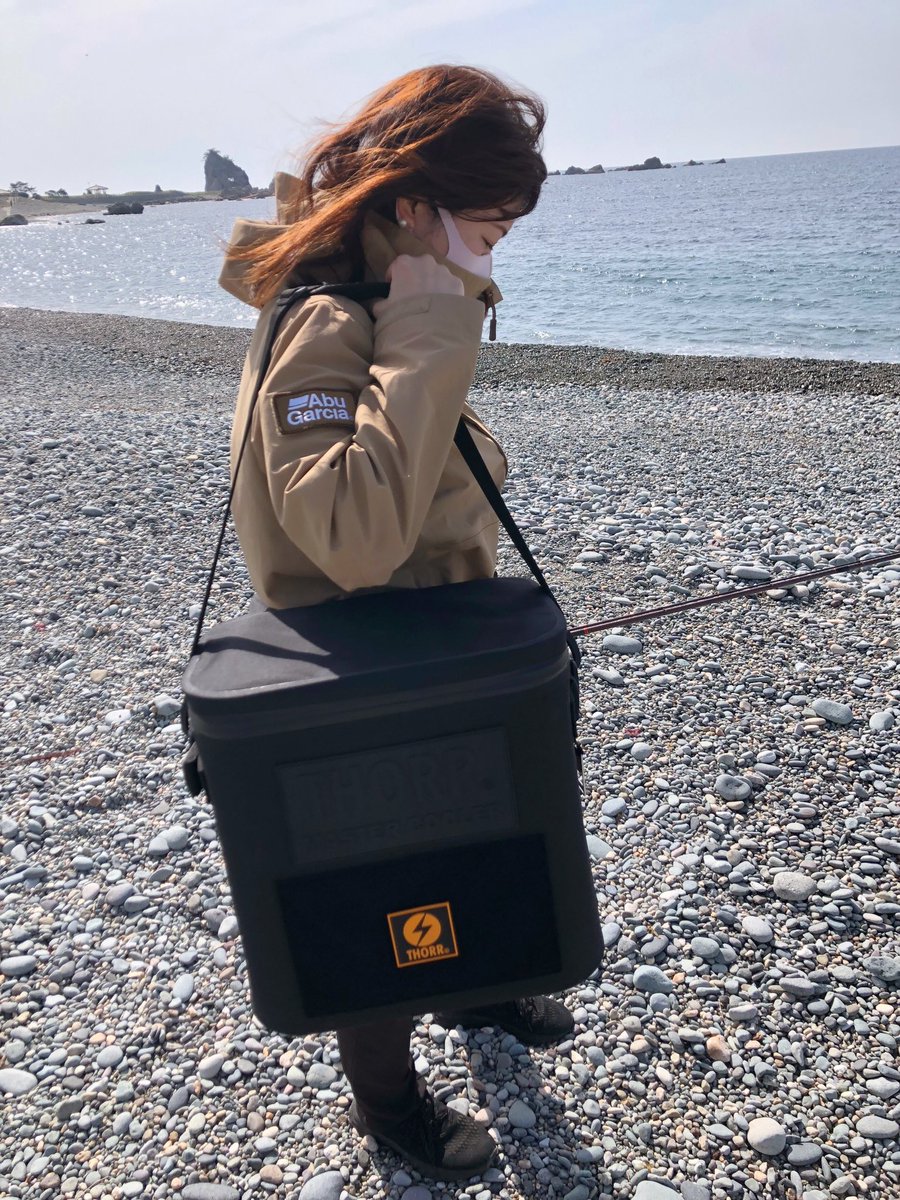 yuziddo1's tweet photo. 最近使い始めたこのクーラー、軽くて肩から掛けられるのがランガンにちょうどいい感じ😊🎣
動画作ってみたので、良かったらインスタ覗いてみてください✨
#THORR #ソフトクーラー #pr https://t.co/P2sM876wjV