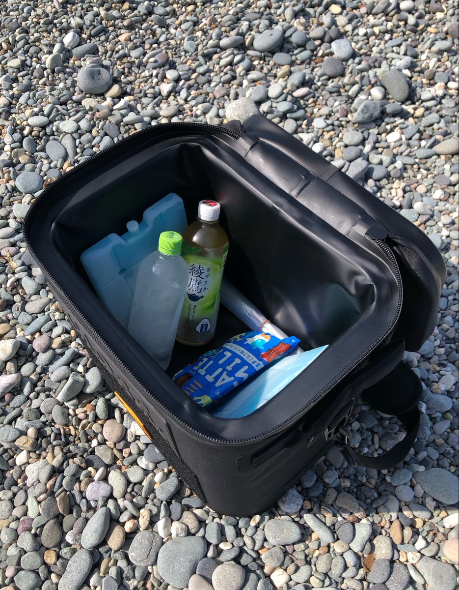 yuziddo1's tweet photo. 最近使い始めたこのクーラー、軽くて肩から掛けられるのがランガンにちょうどいい感じ😊🎣
動画作ってみたので、良かったらインスタ覗いてみてください✨
#THORR #ソフトクーラー #pr https://t.co/P2sM876wjV