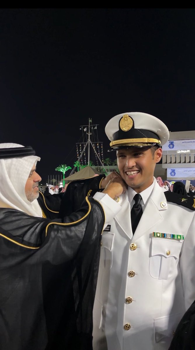ANalmufarij's tweet photo. الحمدلله الذي يسّر البداية وبلّغ النهاية الحمدلله على توفيقه وكرمه
أزف لكم بشرى تخرج ابني ناصر من كلية الملك فهد البحرية
أسأل الله له التوفيق والعون والسداد لخدمة دينه ومليكه ووطنه 💚🇸🇦💚 https://t.co/1KZv0YhIT0