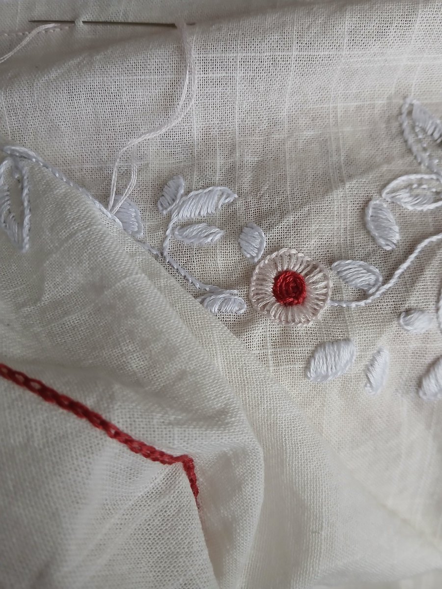 HelenaFACTome's tweet photo. Embroidery, again 😃 https://t.co/6OkoHhYikz