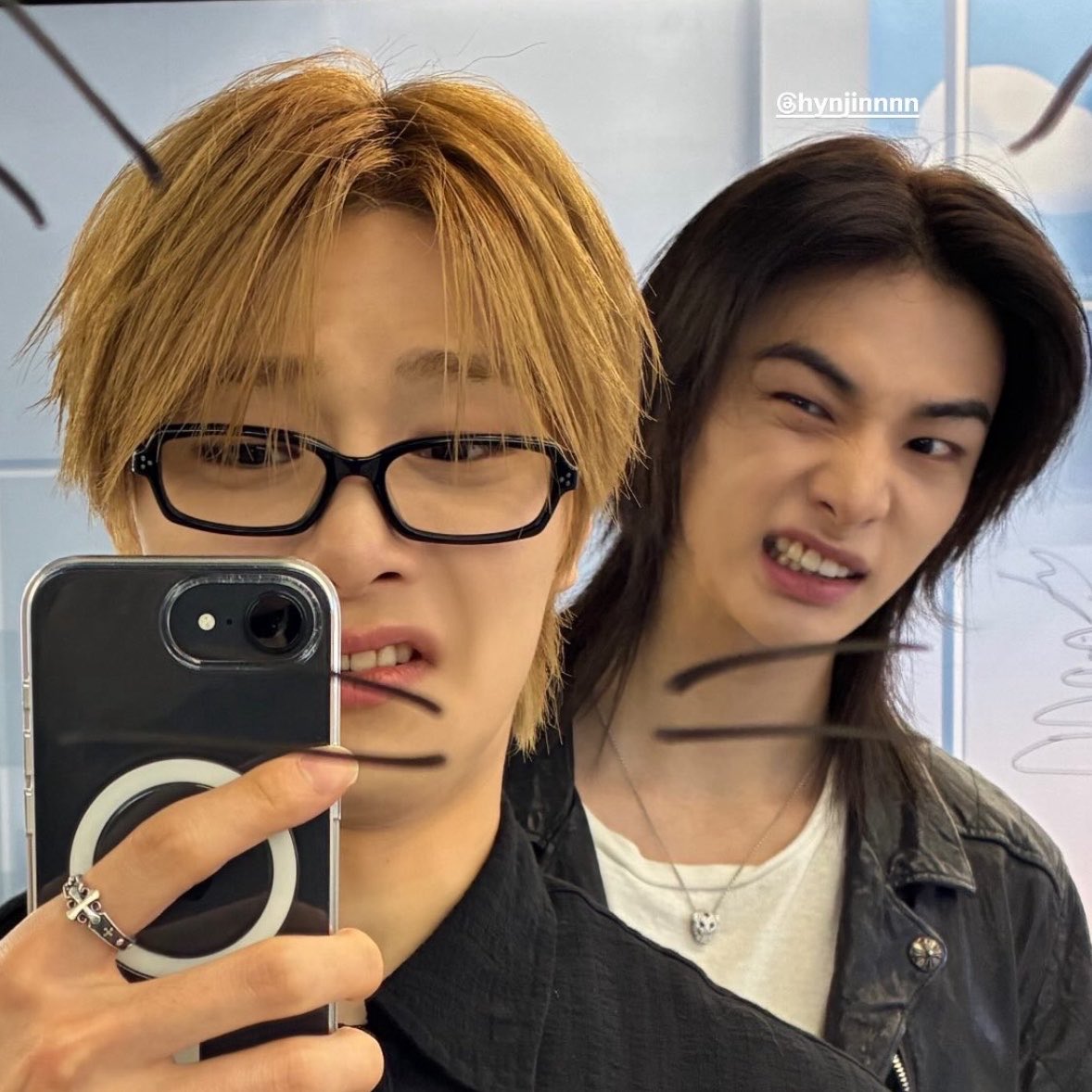 현빵 tweet media
