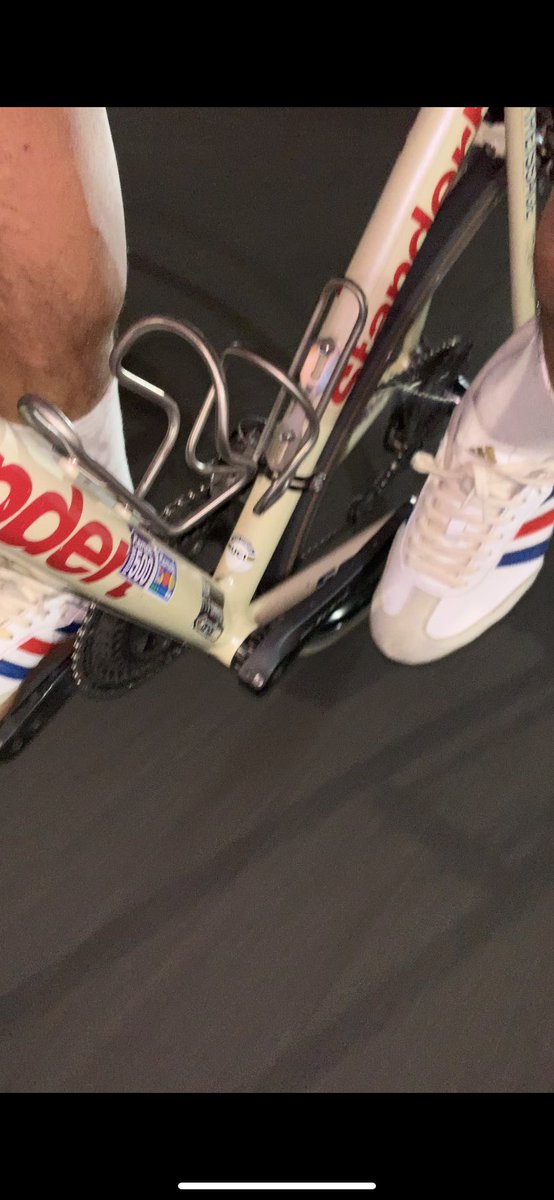 nnnaiss's tweet photo. Wts shoes only, velosamba, 28cm, repaint stripe, tali putih ori ada, kondisi normal, 1,5jt net kalo ada yg minat wa aja 087763372522 surabaya #fnfjb https://t.co/NPPW5OEtKF