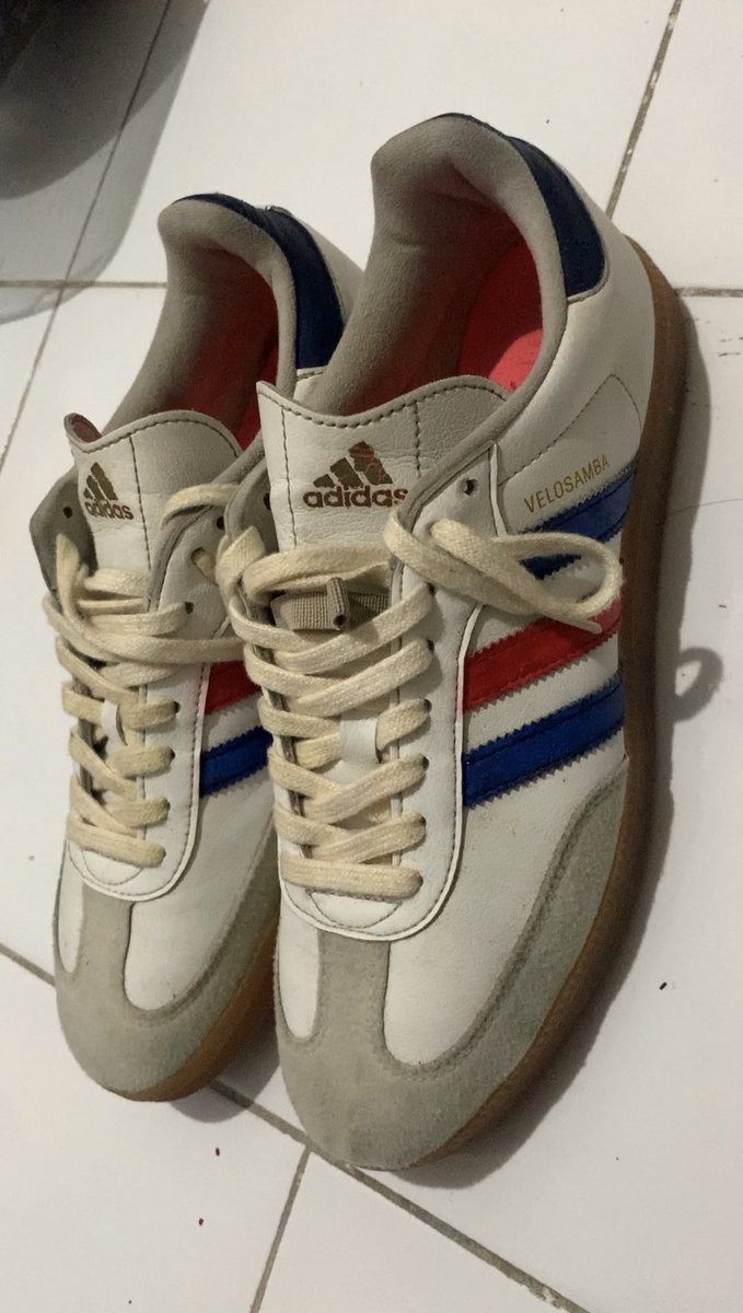 nnnaiss's tweet photo. Wts shoes only, velosamba, 28cm, repaint stripe, tali putih ori ada, kondisi normal, 1,5jt net kalo ada yg minat wa aja 087763372522 surabaya #fnfjb https://t.co/NPPW5OEtKF