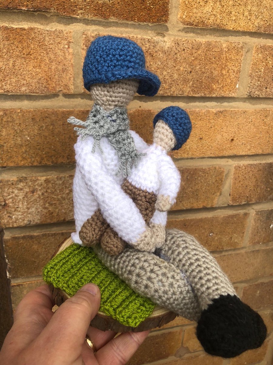 Offthehookhelen's tweet image. Perfect gift for Father’s Day! Dad &amp;amp; child sitting on a rug - these figures are fixed to a wood slice so makes the perfect ornament for a desk or room.

offthehookhelen.etsy.com/listing/149368…

#dad #father #son #fathersday #daddy #ornament #homedecor #crochet #giftidea #etsyuk #handmade