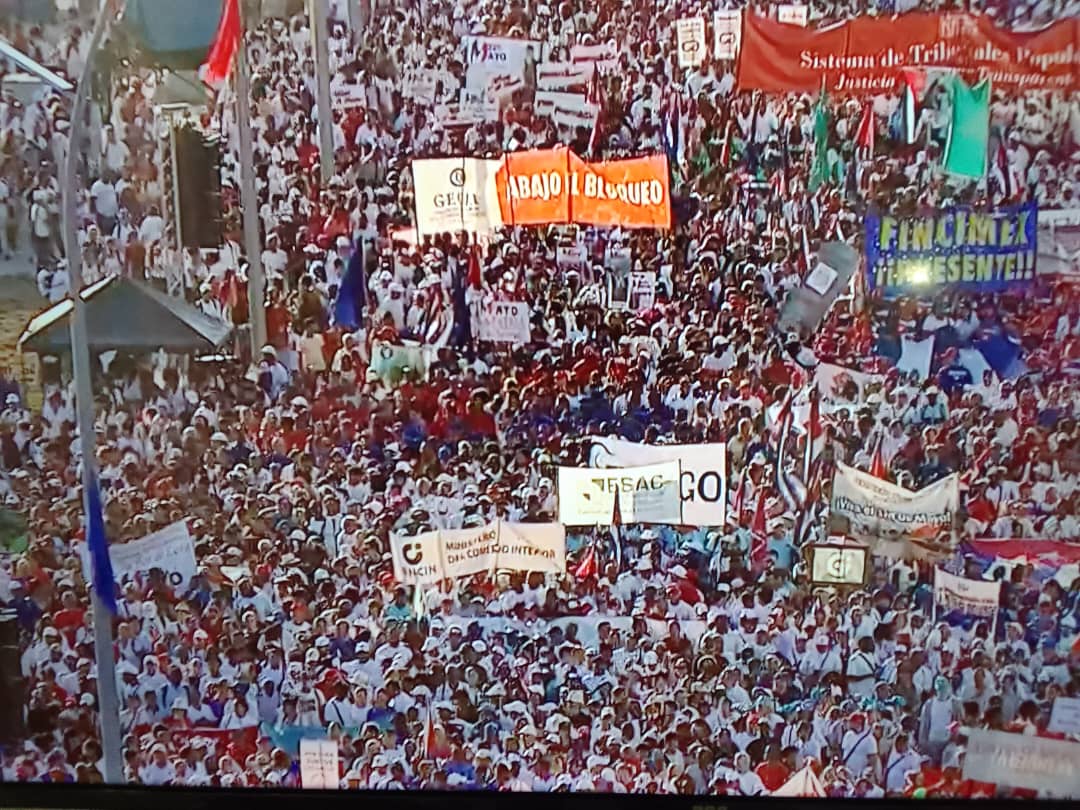 EsacCuba's tweet photo. 🇨🇺| ¡Ya estamos en las calles, porque #LaPatriaSeDefiende! https://t.co/vvwqYzRwUn