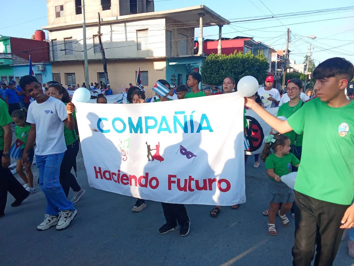cpcc_sspiritus's tweet photo. #Hoy se vio lo que somos: un solo pueblo, una misma voz, la consigna que siempre nos une: "Manos y corazón para la Patria".
Gracias a nuestro colectivo del Centro Provincial Casas de Cultura, por representar con tanto amor esta obra. Felicidades, familia. ❤️
#LaPatriaSeDefiende https://t.co/BfbvSHKD6w