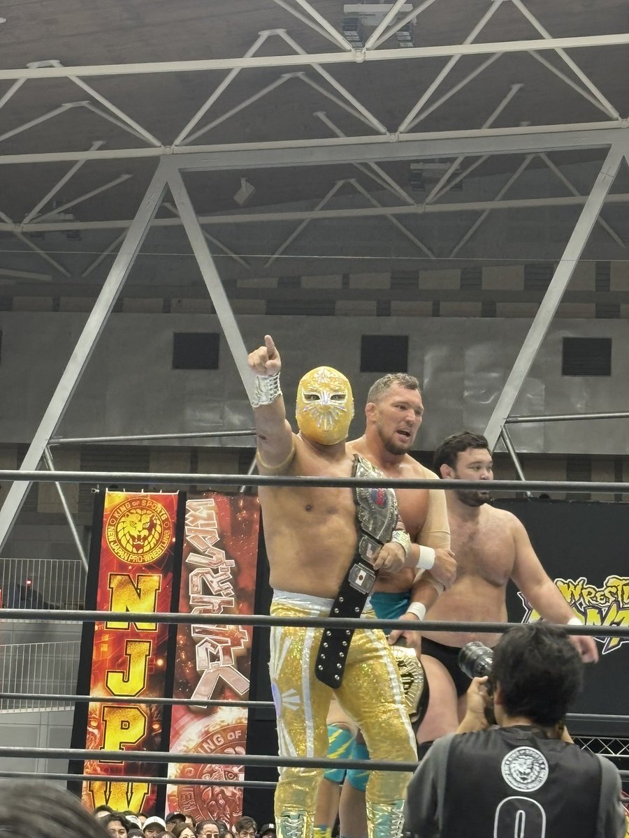LKSS7110's tweet photo. 今日はここから
ここ最近の鹿児島大会で一番熱量とお客さんを感じた気がする
引退前のラストタイガー見れたし
ミスティコの3カウントが生で見れるとは😭
しかもKOBが2試合目にみれるとか最高の試合だった https://t.co/BPa43NqMyJ