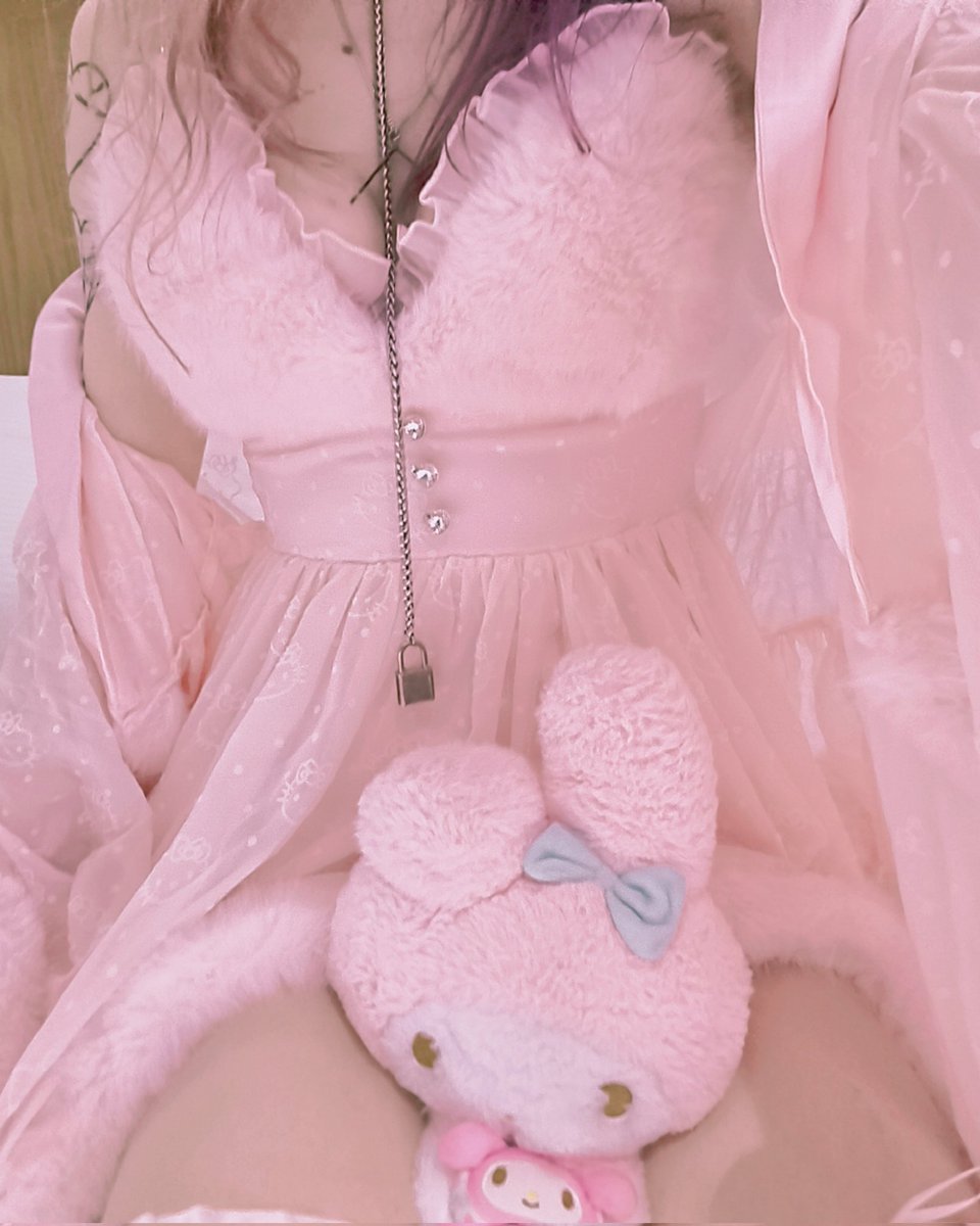 sophies_tiddies's tweet photo. Looks like this account is no longer just my backup but actually my main. Bookmark my website to stay up to date with me and all the stuff I can't share on twitter xo https://t.co/wlIINfSjzw https://t.co/mzzjyk4CXY