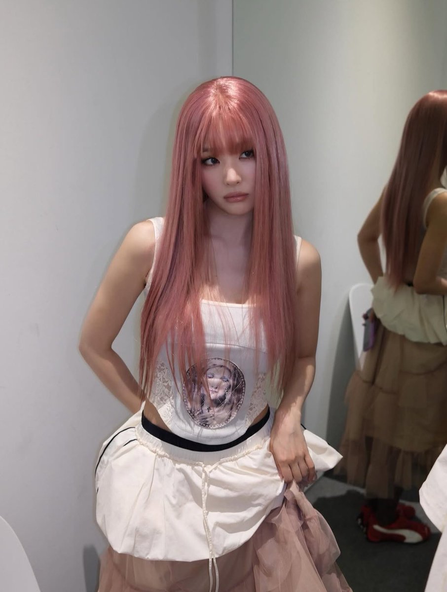 nells. missing hyunie hours tweet media