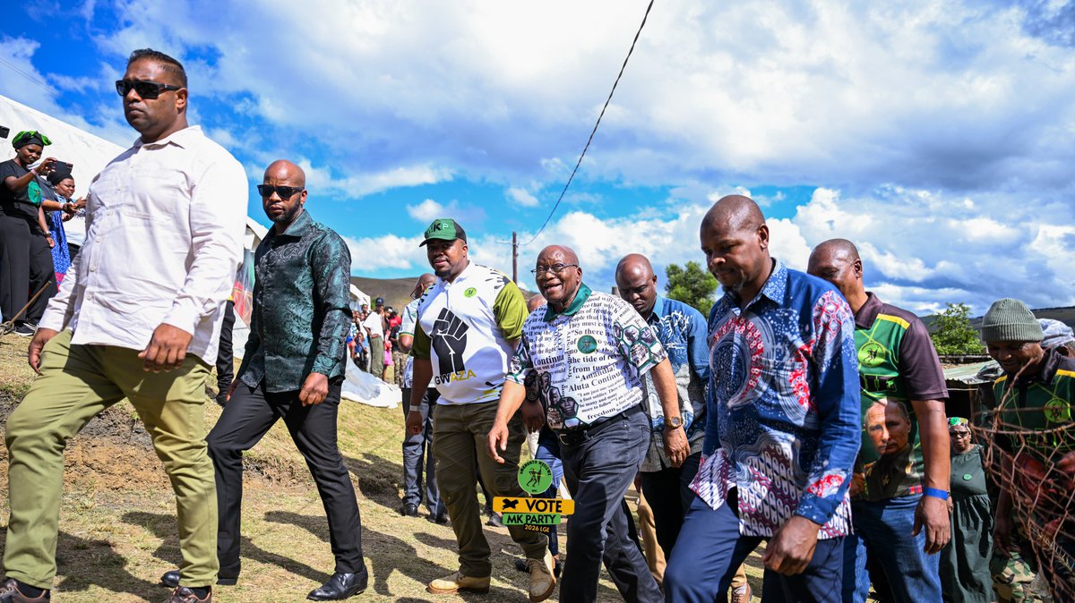 MkhontoweSizwex's tweet photo. Kufeziwe namhlanje as His Excellency President Jacob Zuma officially cut the ribbon and handed over the house to its new owners.
The SG of the MK Party reaffirmed to the world that all you need is willpower  you do not have to be in government to change people’s lives. https://t.co/CrZSFDQlaK