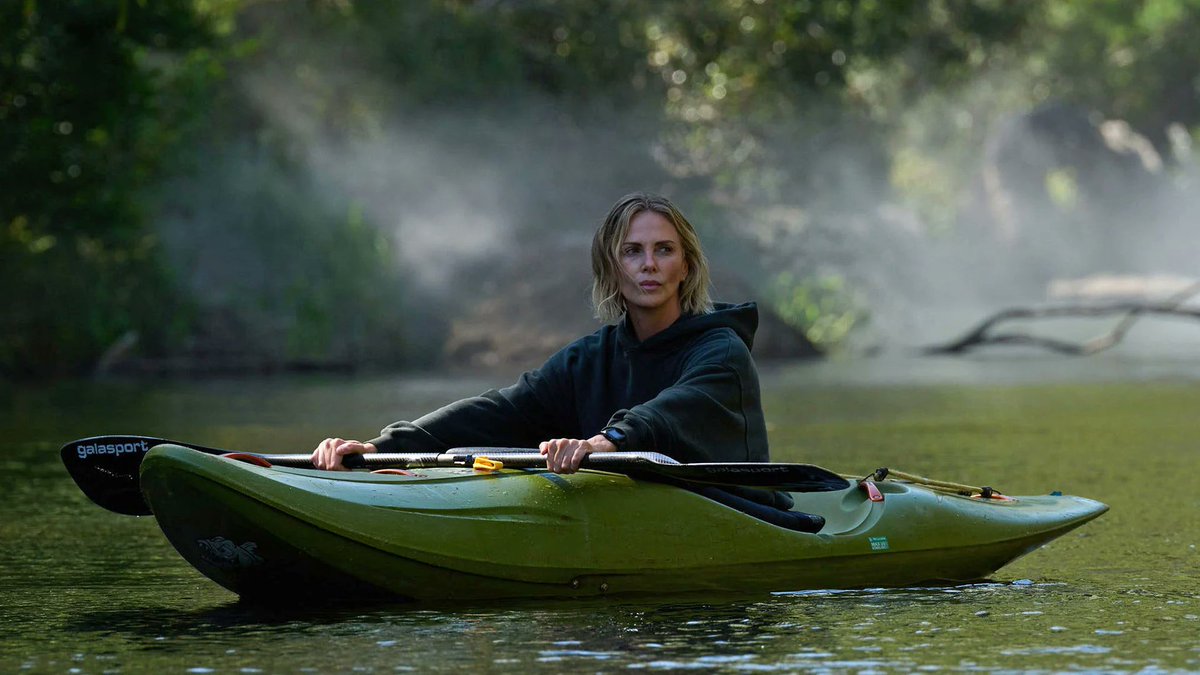 Cinefila_91's tweet photo. 🎬 #Apex es un envoltorio de lujo para una historia de manual. Kormákur huye del croma ayudado por una gran fotografía y una Charlize Theron comprometida, pero el guion se queda en un aprobado funcional. Efectiva mientras dura, pero de rastro totalmente efímero. https://t.co/2Pc2cuEvHY
