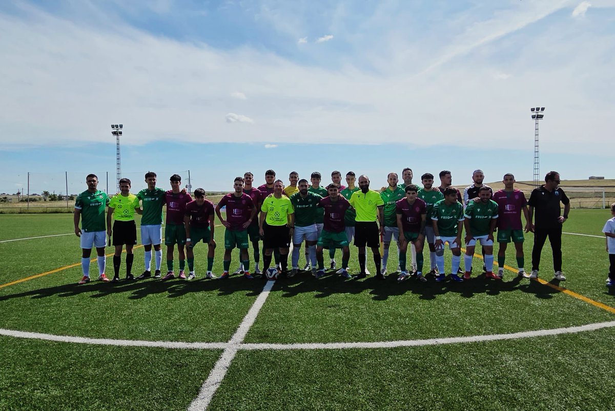 FutbolArbitros's tweet photo. 🏆  #LigaAlma

⚽️ @CP_Brocense 🆚 @ciudaddeplasenc 

⚖️ Árbitros de la delegación de Cáceres

📸 @CP_Brocense https://t.co/BNP1nKboEN