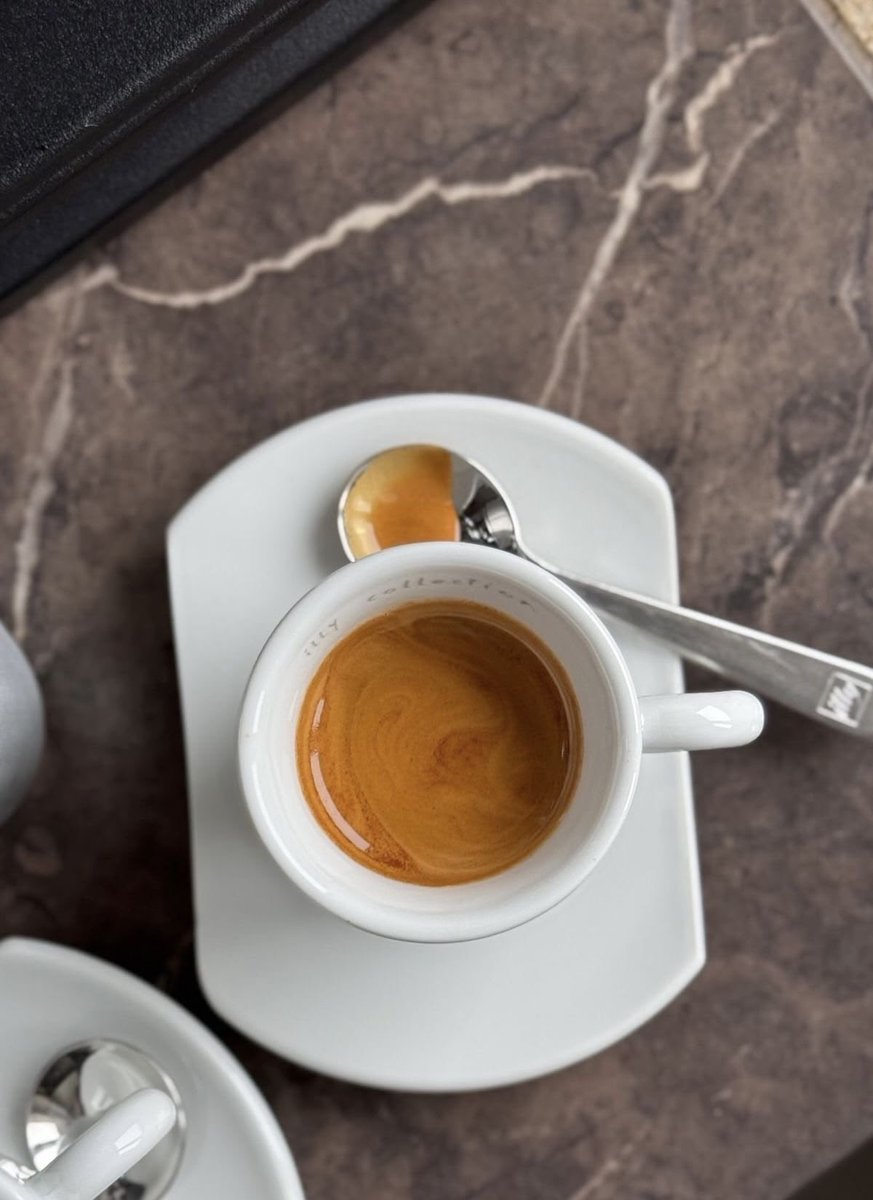CHARTISKING's tweet image. Now #Coffeetime at 6:30 pm

3 Traders with me 
2 more will join 

Tomorrow 5 getting #TradingSecrets 🔥🔥❤️❤️