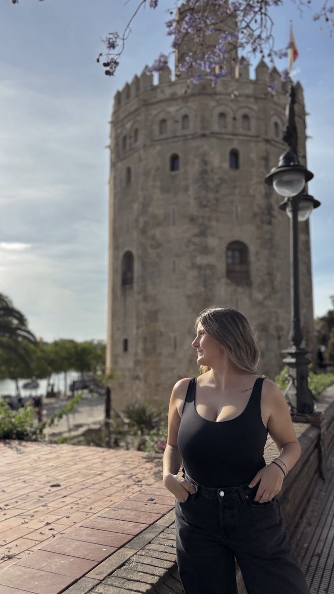 desiisg_'s tweet photo. Y volví, porque aquí quiero morir.
Cuánto de menos te echaba Sevilla 🥹❤️‍🩹 https://t.co/WrUHLEAtxh