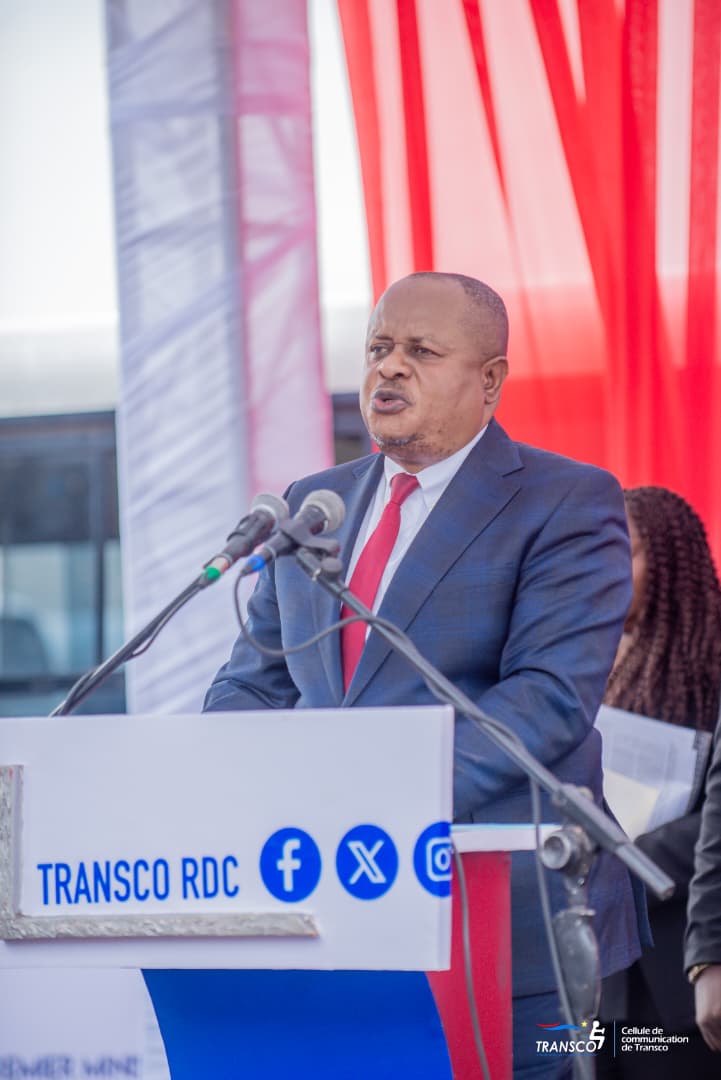 transcordc's tweet photo. En direct de Limete 18e Rue . TRANSCO vient de procéder au lancement officiel de la billeterie électronique et de la vente des cartes de transport. Cette cérémonie s'est déroulée en présence du Secrétaire Général aux Transports représentant personnel du VPM et plusieurs autres officiels.