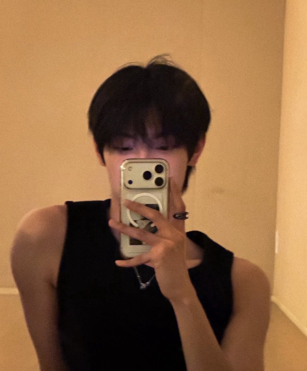 퓨 tweet media