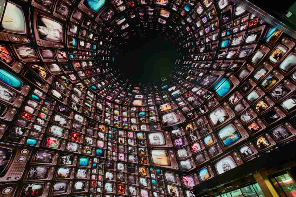 thandojo's tweet image. #London, #UK
An image from the Natural History #Museum’s immersive Our Story With David Attenborough exhibition, which will become a free public show for his 100th birthday on 8 May