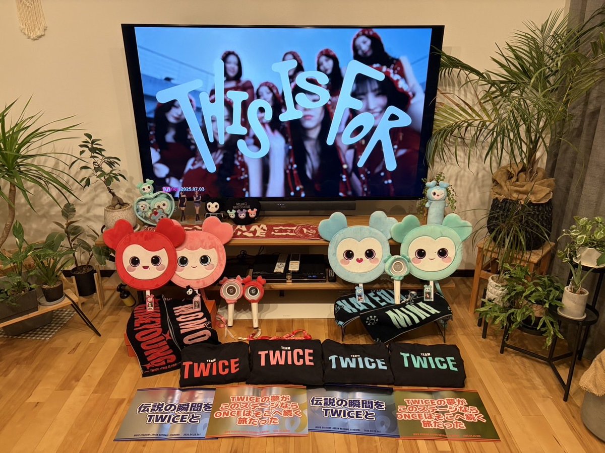 33ace33t's tweet photo. 今回の国立最終日は、ONCEで集まりライブビューイング🍭
TWICEちゃん、最高の思い出をありがとう🎇
#twiceonce #モモペン #岐阜once #twicethisisfor #twice_nayeon_jeongyeon_momo_sana_jihyo_mina_dahyun_chaeyeon_tzuyu_once https://t.co/K04M1oLg4c